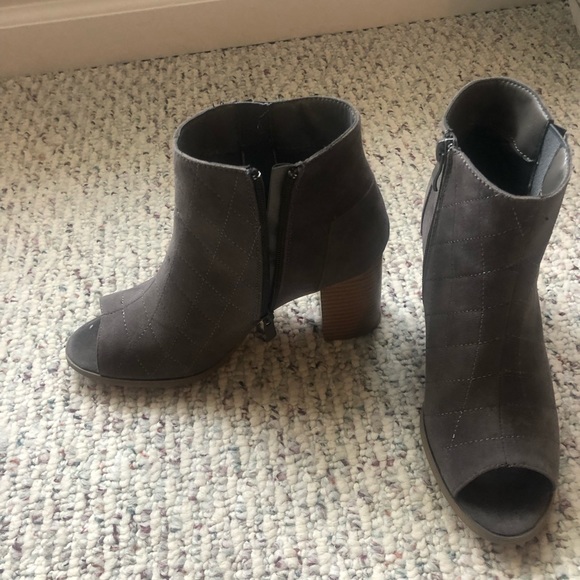 Journee Collection Henley Bootie Gray - Picture 4 of 8